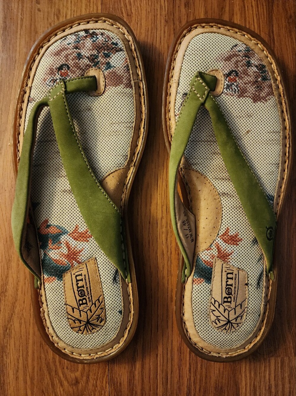 RARE COLOR Born Green Leather Flip Flops Sandals Thongs